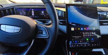 Установка голосового, навигации и приложений на Geely Atlas New в Ижевске